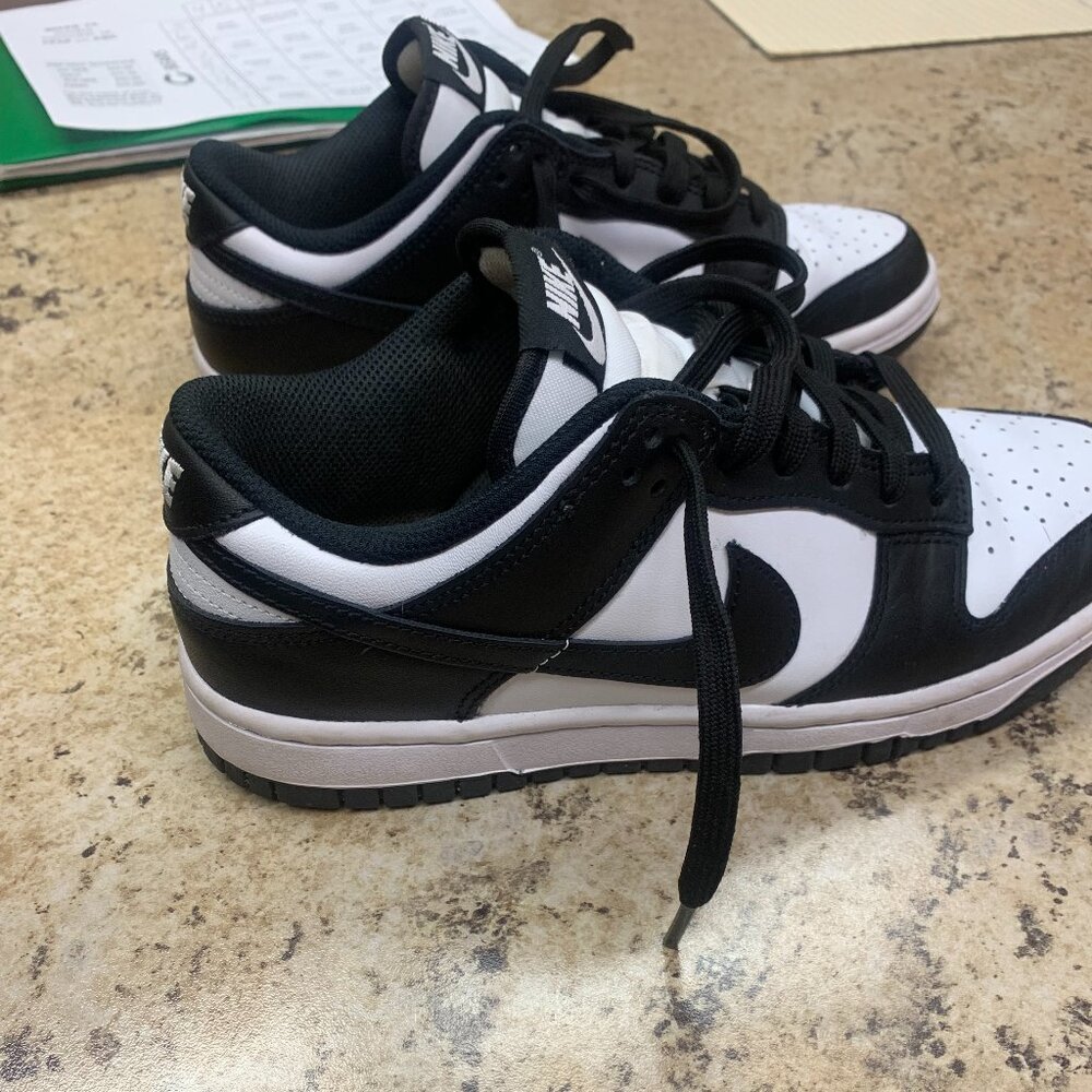 WOMEN'S NIKE DUNKS
